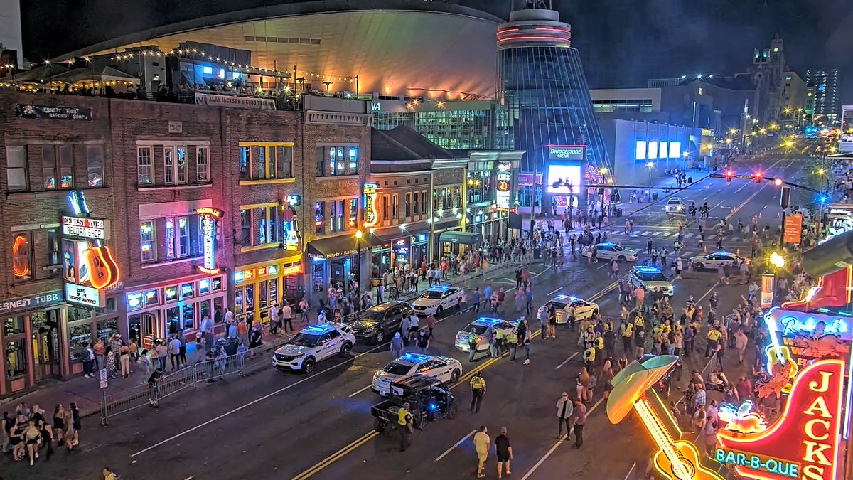 ScanNashville's tweet photo. METRO POLICE
5000
PERSONNEL IN DANGER/OFFICER DOWN
04/29/2022 10:41:07 PM
422 BROADWAY
TOOTSIES ORCHID LOUNGE
CENTRAL
big scuffle on the web cam, showing as code 5000, seeing at least one person getting arrested...
https://t.co/eHhD4gXEo3 https://t.co/tTXBGTxaAn