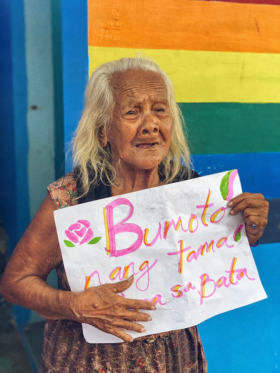 gracedisgrace's tweet photo. @lenirobredo Dinayo po nya kayo sa Nasugbu galing pa daw po sa bundok. Paulit ulit niyang sinasabi, “Leni-Kiko, mananalo tayo!” 🥹 https://t.co/bHPG6UkKeh