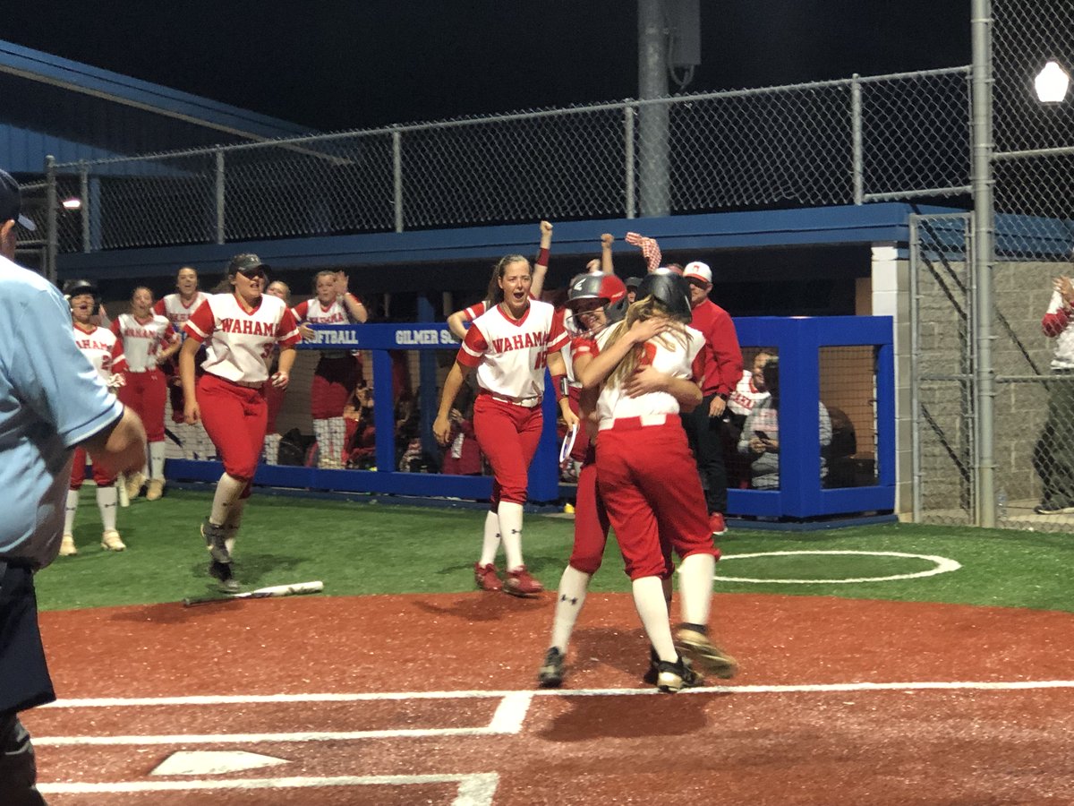 Mikie Lieving homered on the game's first pitch and tossed a two-hitter that led Wahama to a 5-2 victory against Doddridge County in the LKC title game. #wvprepsb 

wvmetronews.com/2022/04/30/wah…