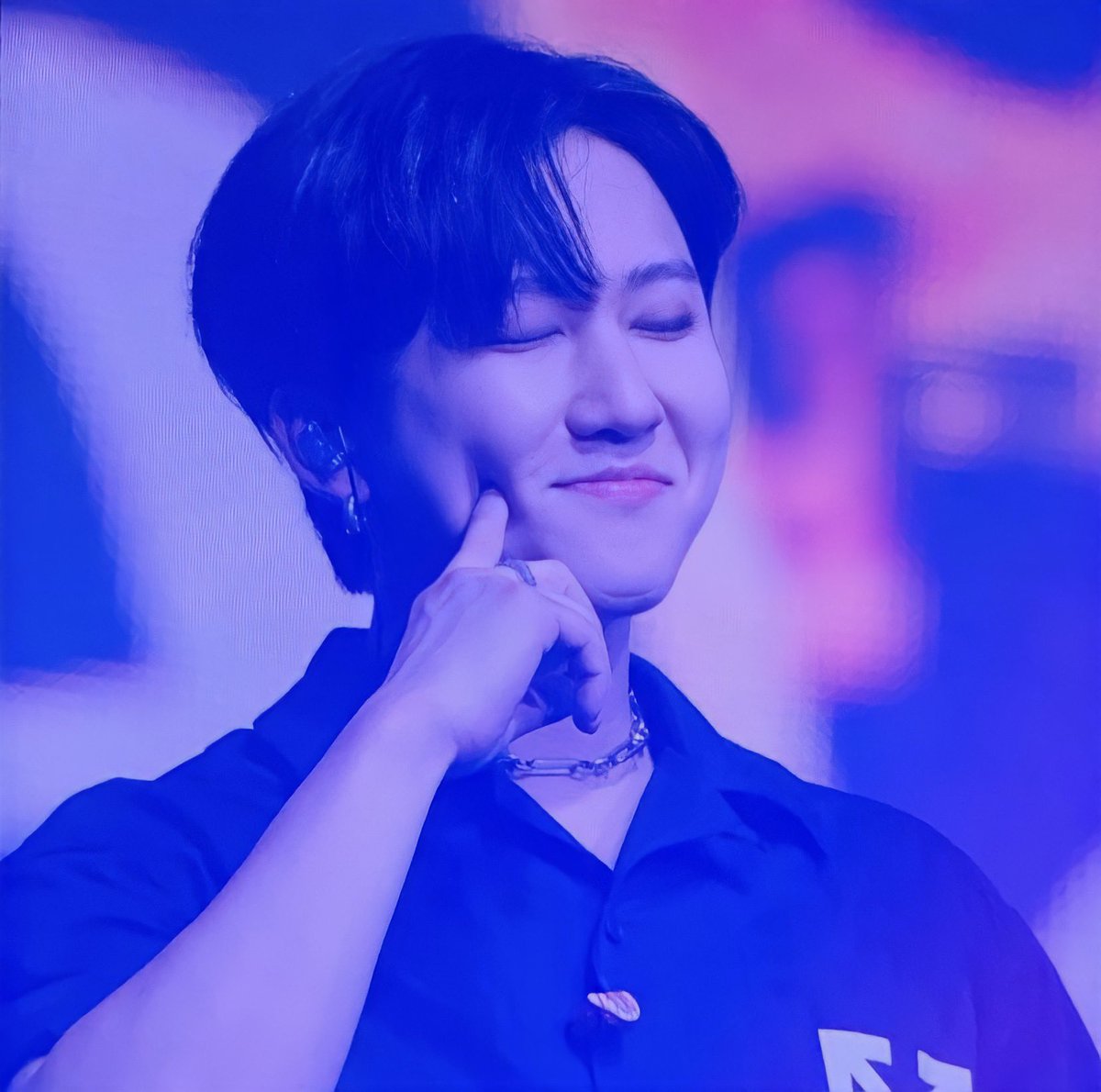 _Mythamos_'s tweet photo. I enhanced our Pig Rabbit 💎💙💎 @Stray_Kids #StrayKids #SKZ #Changbin #SeoChangbin #Changbinnie #PigRabbit #SKZFancam #StrayKids_2ndWorldTour https://t.co/tmH0NKvvJ8