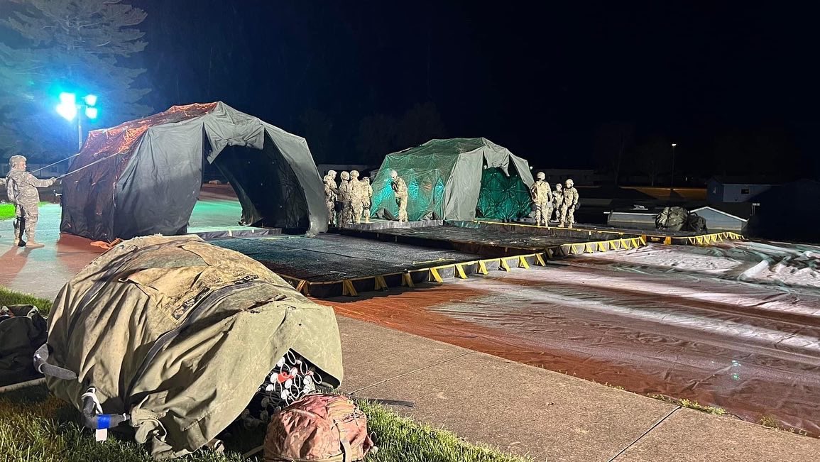 46MPCMD_TF46's tweet photo. The sun goes down but #guardianresponse22 continues! @USNationalGuard Soldiers conduct their training at Muscatatuck Urban Training Center and near Camp Atterbury, Indiana. 
#realtraining #dayornight #nationalguard @LANationalGuard @GuardMontana https://t.co/7bcJBMjAUJ