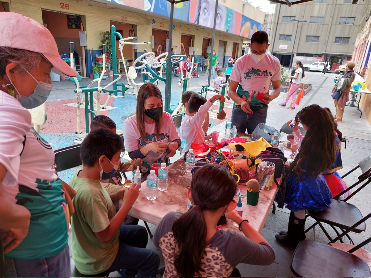 HABITUSAC's tweet photo. Como cada mes, colaboramos en las ferias por la paz de MUCD. Esta vez en el mercado 2 de abril. Agradecemos a las comunidades por la calurosa recepción. https://t.co/42UGK1AcVn