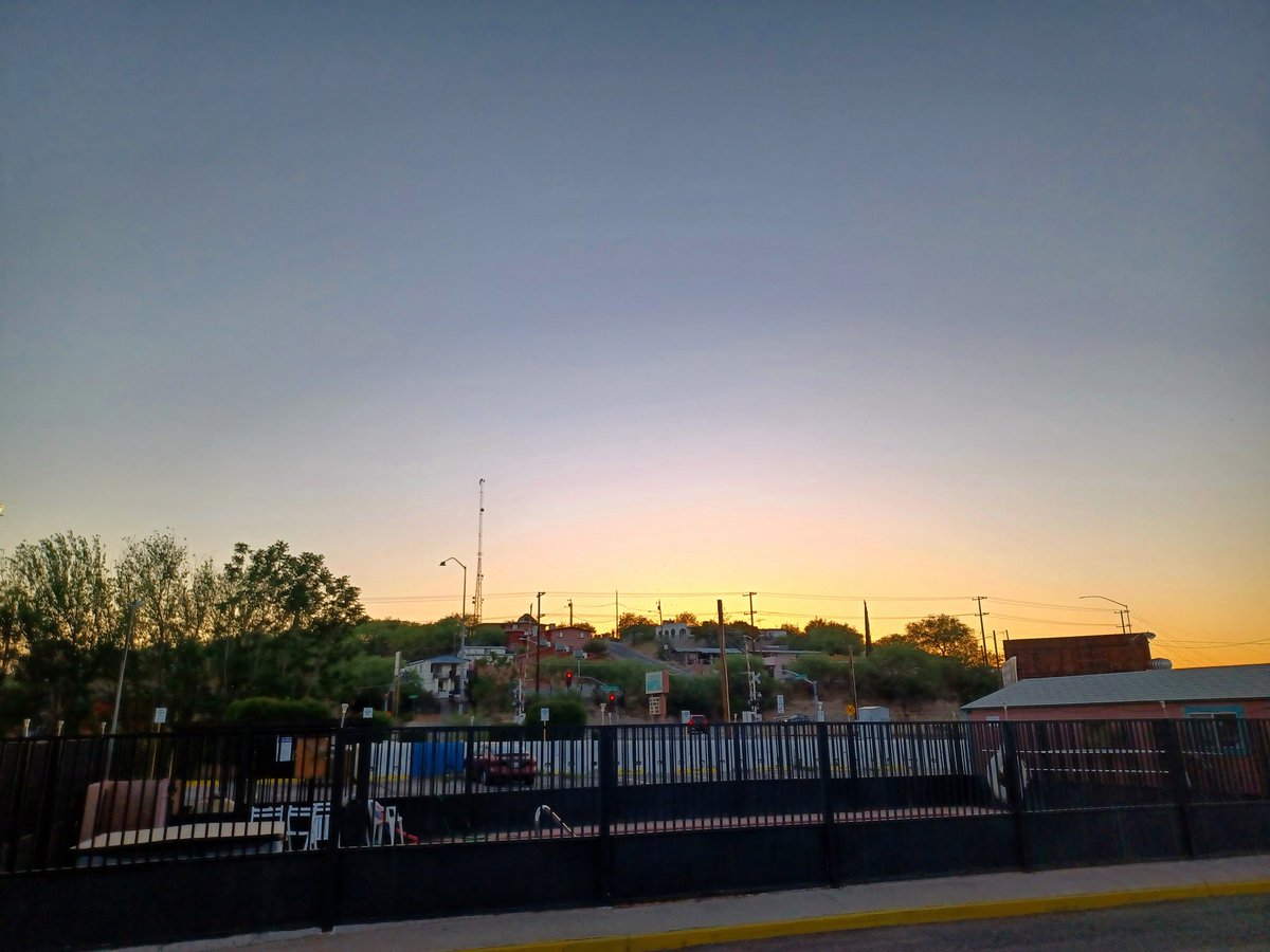 RT @GilbertoBazanZa: Tardes en arroyo.
.
.
.
.
.
#atardecer #puestadesol #sunset #sunsets  #sunsetphotography #sunsetlovers #noggietown #nogalesaz #GB