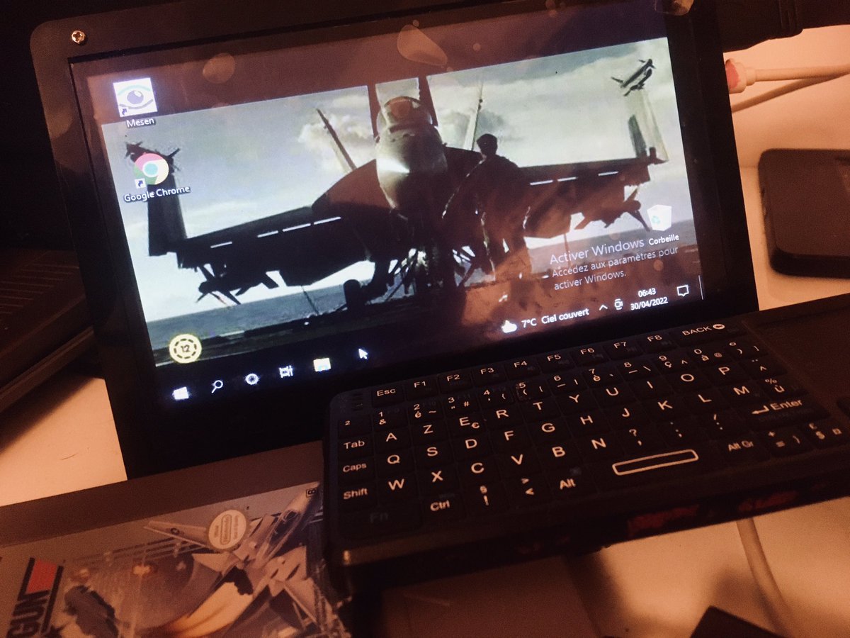 cebcyber's tweet photo. Premier programme installé après Chrome, Mesen, pour jouer à Top Gun en ému 😜
L’écran tactile répond bien sous Windows, je sais pas si je reste sur le 10 du coup ou si je retro sur le 7 moins gourmand… https://t.co/jJT2kyvJ33