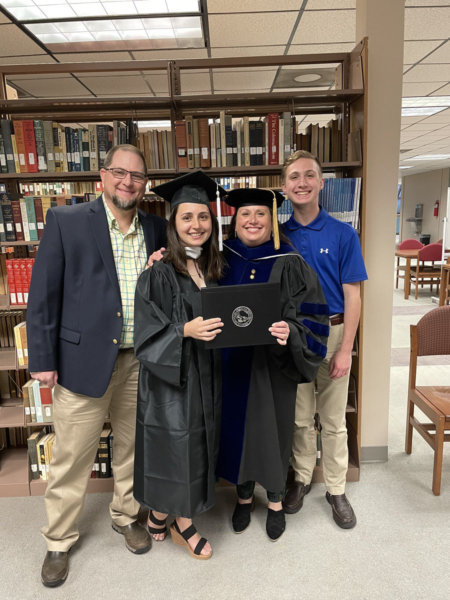 Tobinlparis's tweet photo. College graduation day for the oldest! https://t.co/fsgPenixk7