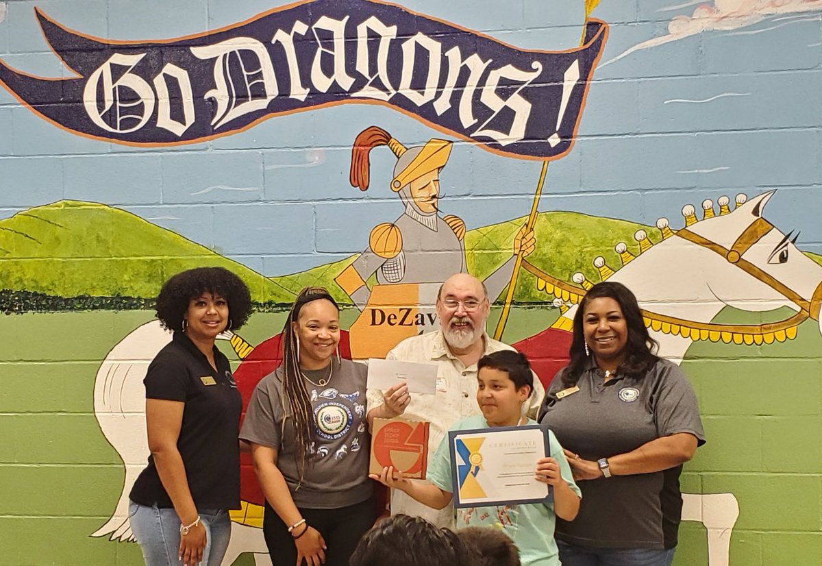 Azuredee123's tweet photo. Thank you @LeBlanc_LaKeish for extending the opportunity to partner with Channelview Ministry Team today!  It was such a joy seeing the smiles on each kids’ face at @CISDDeZavala !  Also thank you @PeterPiperPizza for your donation!  #itsmypassion #createacollaborativechannelview https://t.co/Ir7HaAM53B