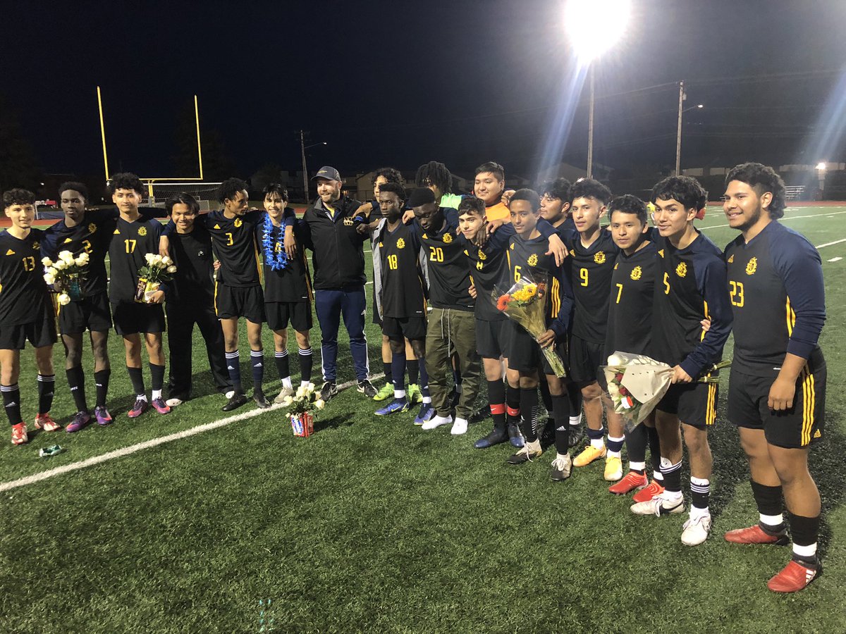 Soccer qualifies for playoffs with 1-0 win tonight