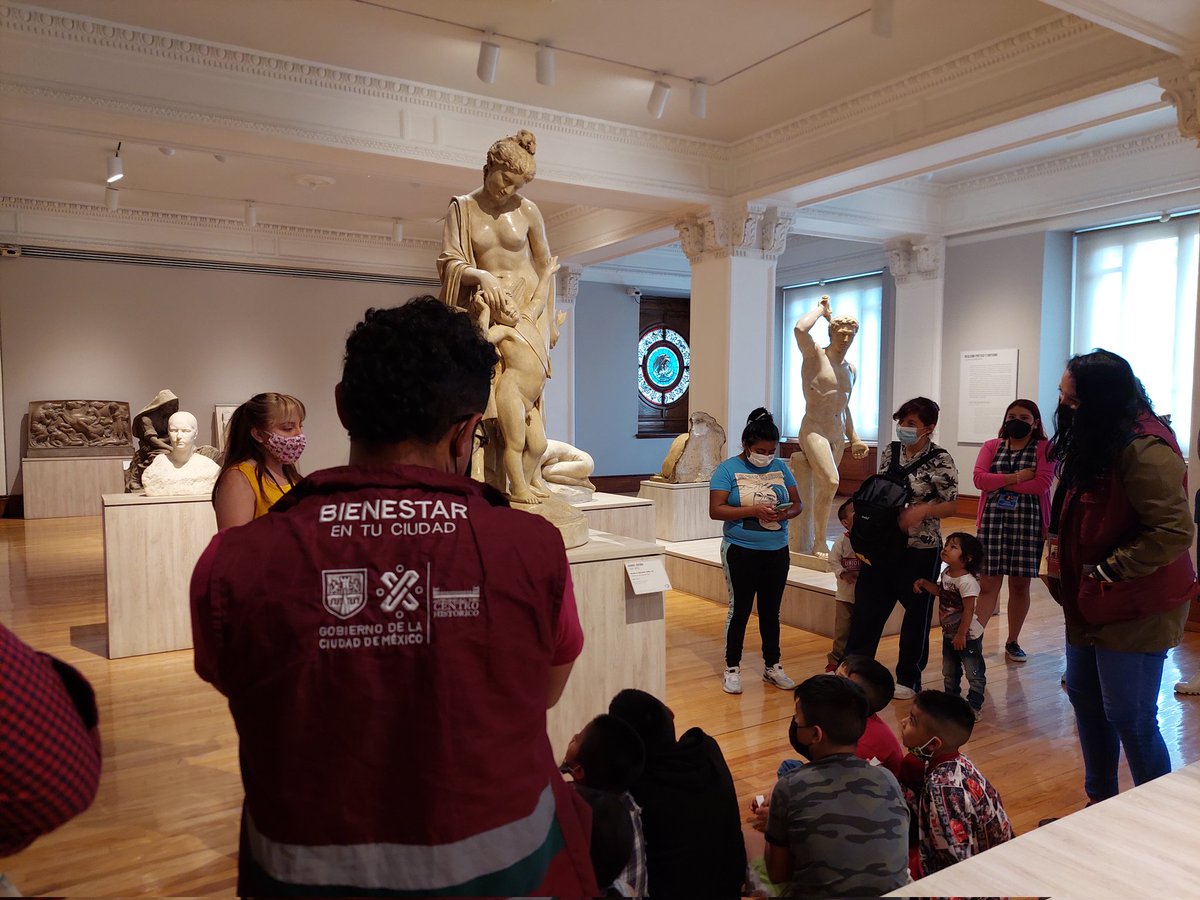 HABITUSAC's tweet photo. Agregaremos la invitación del Munal, para atender a las infancias del centro histórico. Agradecemos los donativos de la bandita de la Gaticueva y amigxs. Seguimos repartiendo dulces y cómics. https://t.co/aK9MHyx80Y