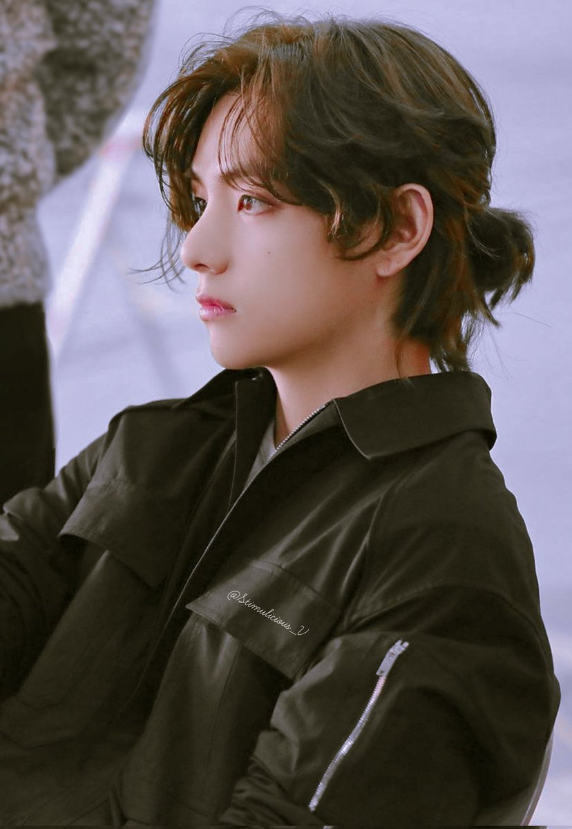 bangtan_1928's tweet image. Let's talk about this Kim Taehyung in ponytail–