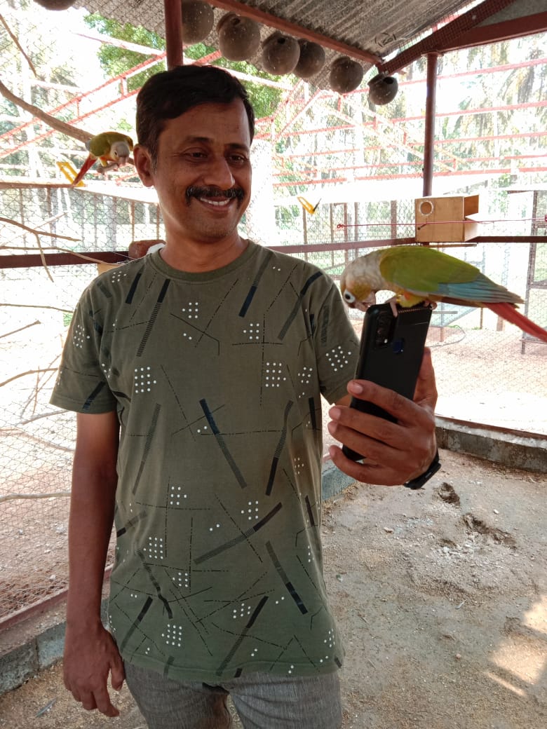 NannoolNavanee's tweet photo. ஒரு செல்பி எடுக்கவிடுதா பாருங்க :-)
#TeamBuildingTrip #Pollachi https://t.co/mC9Xr5qzFY