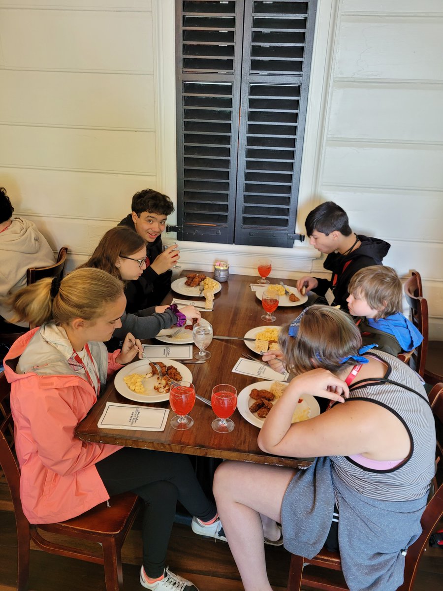 SpringerOGWA's tweet photo. Day 4 started off with a calming walk around Mt. Vernon and then transitioned in to lunch at the Mt. Vernon Inn. Then is was time to head back home. Sadly, our trip has come to an end but students have made new friends and many memories along the way. Welcome home, Eagles! https://t.co/v2tYMg8czq