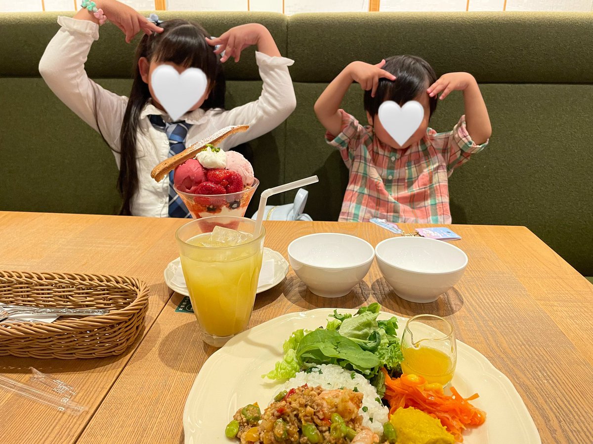 時間潰しにランチ🍴二人ともほとんど食べない😇綺羅ちゃんにもうすぐ会えるって緊張気味です