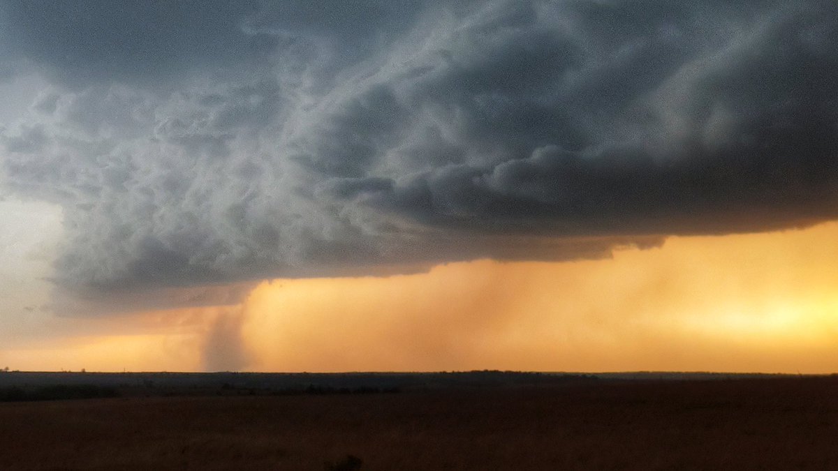 michaelgphelps's tweet photo. Saw 3 or 4 tornadoes and numerous funnels while chasing in eastern Kansas on Friday 4/29/22. #kswx https://t.co/xdsiDKZZ8R