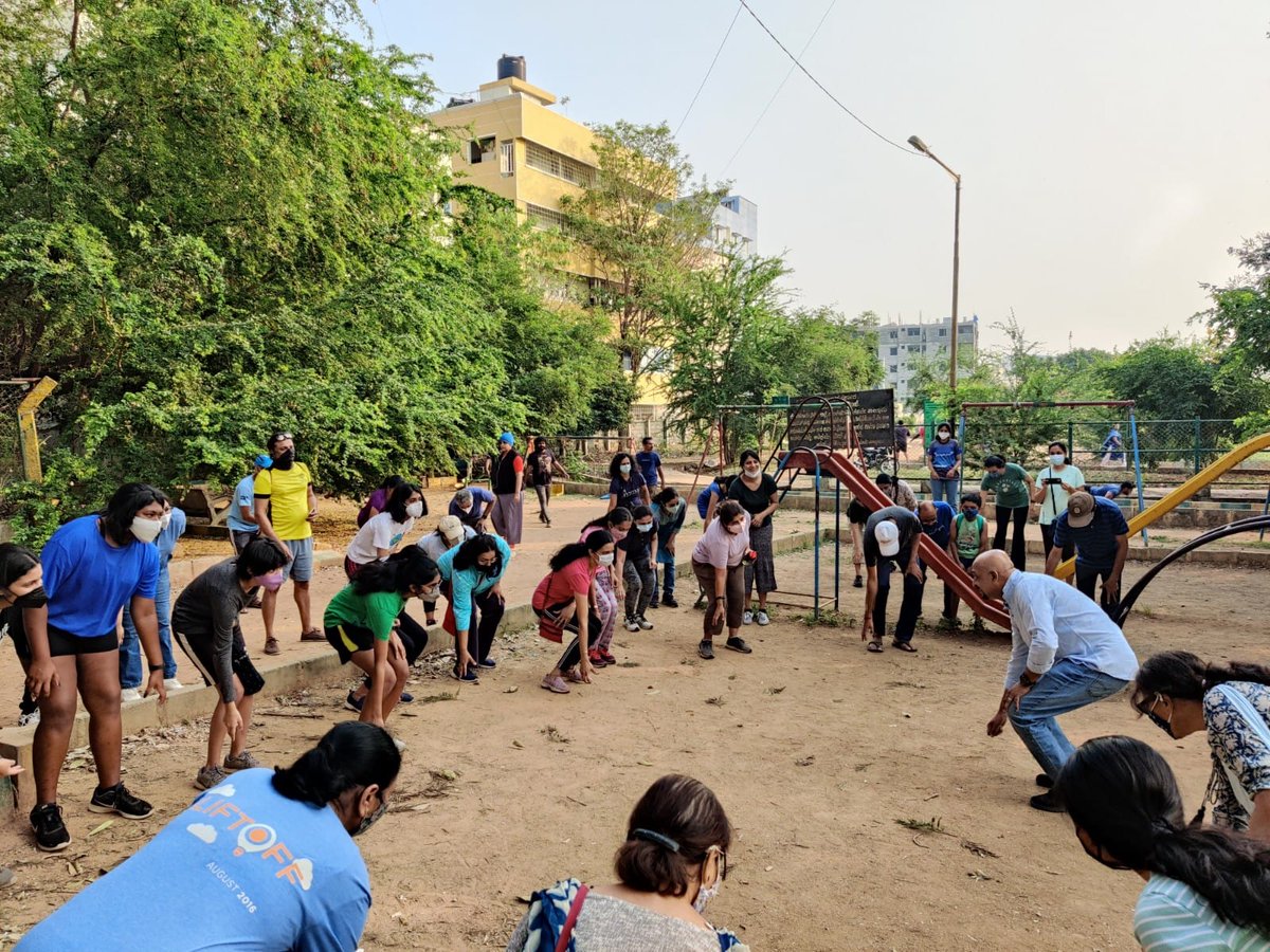 TimeAboat's tweet photo. 50+ volunteers, 10 garbage bags filled, 3km covered and 80 kgs of plastic and glass collected from Doddanekundi Lake today morning!
@Activate1M1B @Namma_Bengaluru https://t.co/BdHX5aJE8K