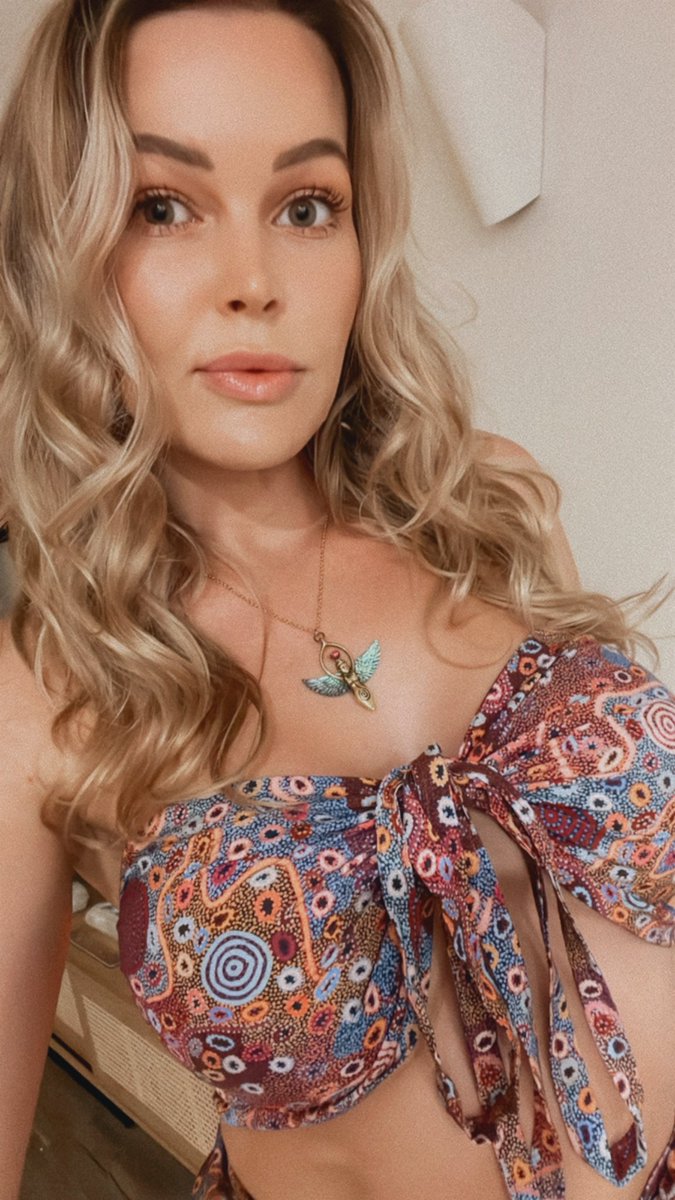 🧚🏼‍♀️ Like if you wanna see a titty