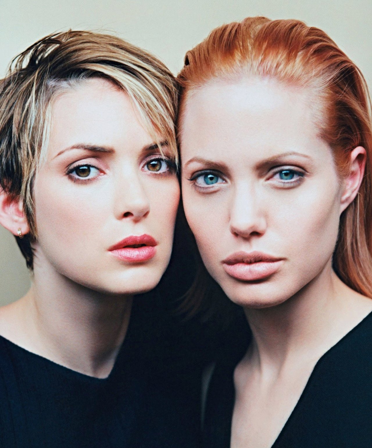 4. Rare Photo: Angelina Jolie, Brittany Murphy, Winona Ryder In 1999 - k7lalw7