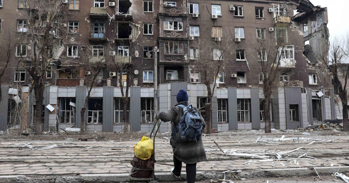 hrw's tweet photo. After surviving two months of terror, hiding in basements, civilians still in Mariupol urgently need assistance and safe evacuation routes.

Older people, people with disabilities, and those who are sick or injured require special attention. #Ukraine
 https://t.co/MjsbwUdh1t https://t.co/IVY90LbGWi
