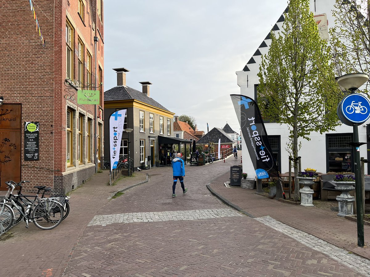 WWierdentocht's tweet photo. 🚴‍♂️Klaar voor de start💪🏻💪🏻💪🏻 #WWT2022 @NTFU https://t.co/gCkBYMvp3c