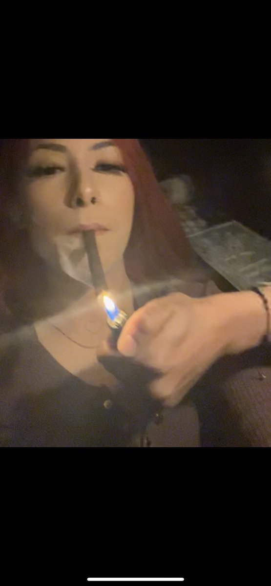 selenaluvssluts's tweet photo. spark my blunt so i know it’s real https://t.co/2fXrfcPGdX