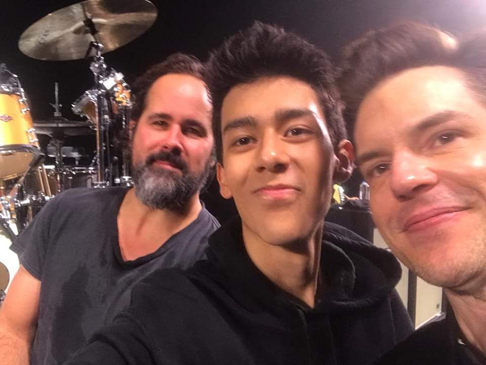 Esta es la selfie de Roberto, el héroe de la noche, después de tocar For Reasons Unknown con The Killers ❤️🇲🇽

GRACIAS ROBERTO!

📸 | Fer Campi