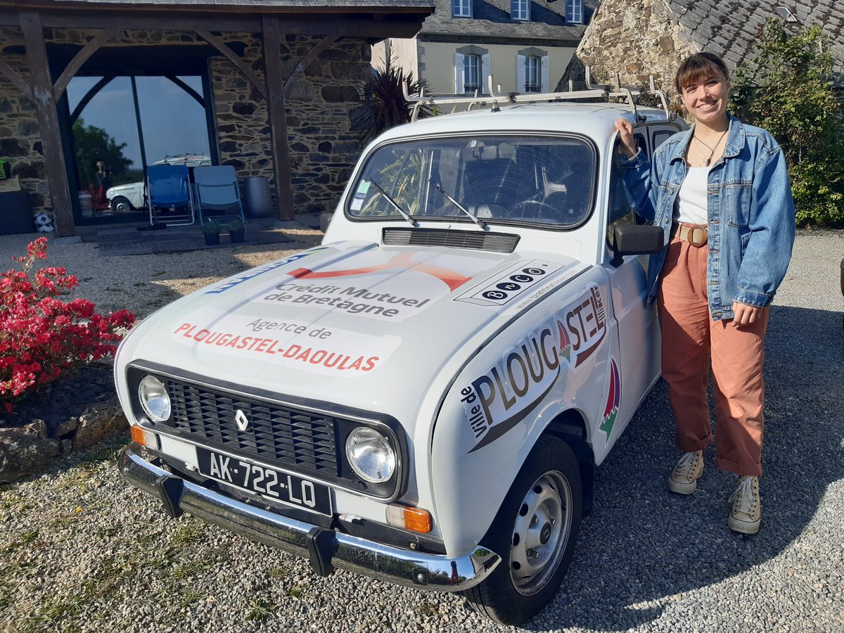 Le CMB de Plougastel soutient Zoé Bleunven et Anouk Auffret qui partent en aventure dans le désert.
Elles vont participer au rallye-raid du 4L Trophy, du 04 au 15 mai. 
Nous leur souhaitons une bonne aventure dans le sud marocain ! #cmb #4ltrophy  #arkea