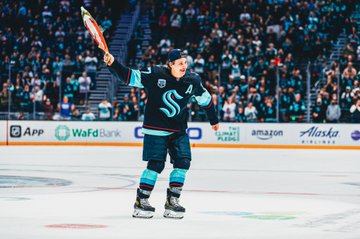 Yanni gourde yeeting a fish