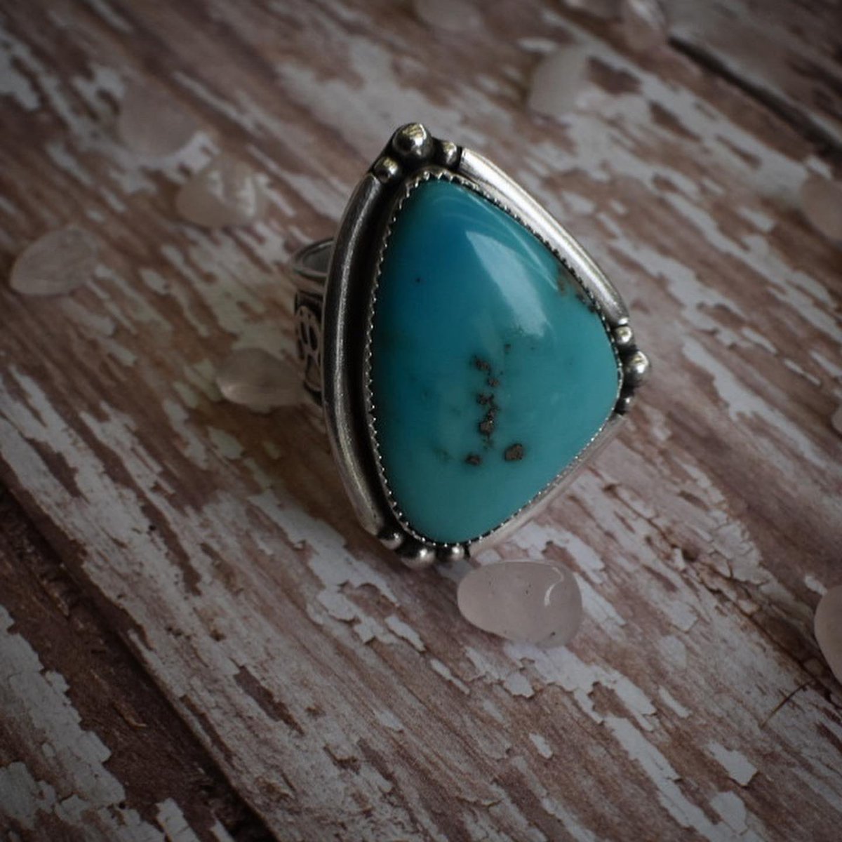 wolfbrandsilver's tweet photo. Camptios turquoise one of my favs #turquoise #jewelry #witchythings #handmadeisbest #silversmith #ladysmith  #jewelrymaking #feelingblessed #customorderswelcome #idaho #smallbusinesswomen #earthmadehandslayed #handslayed #realstones #makersgonnamake https://t.co/vc0t9RbUrd