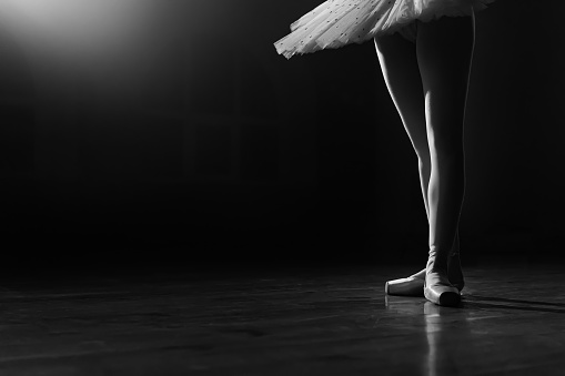 'Haar houding, haar mimiek, haar hele optreden is van een grootse emotionele schoonheid. Het is haar hartstochtelijke dankwoord aan het leven.' 

Column 'Dan danst ze nog'.
carend.nl/blog/de-danser