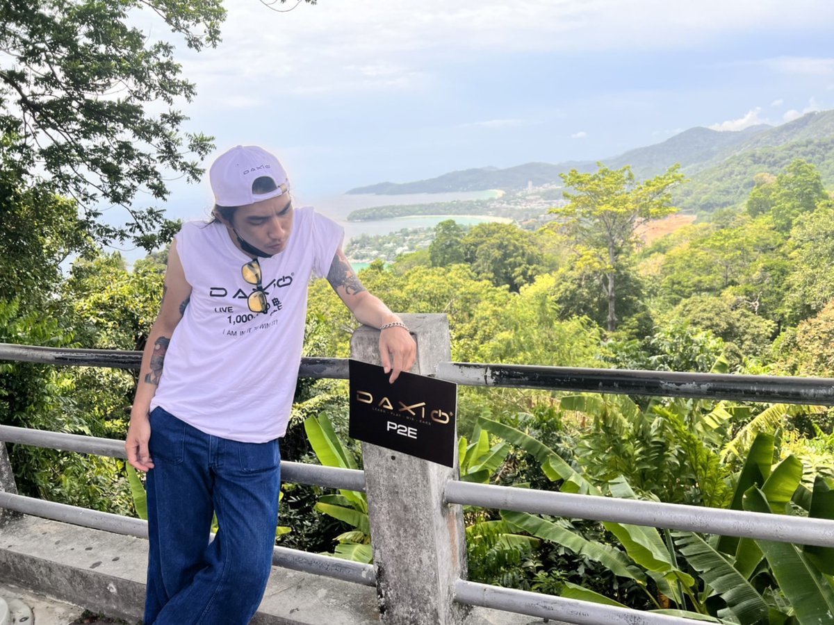 Hello Whale. tweet media