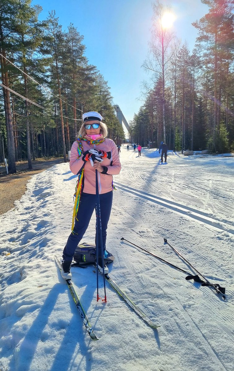 helivepsalainen's tweet photo. Hauskaa vappua! Ensilumenlatu aivan loistavan luistavassa kunnossa Lahessa! Porukka liikkeellä paljon, olipa rennon letkeä meininki! @VisitLahti #visitlahti #customski #vappumaili #vappu #hiihto https://t.co/EtsoUEblDL