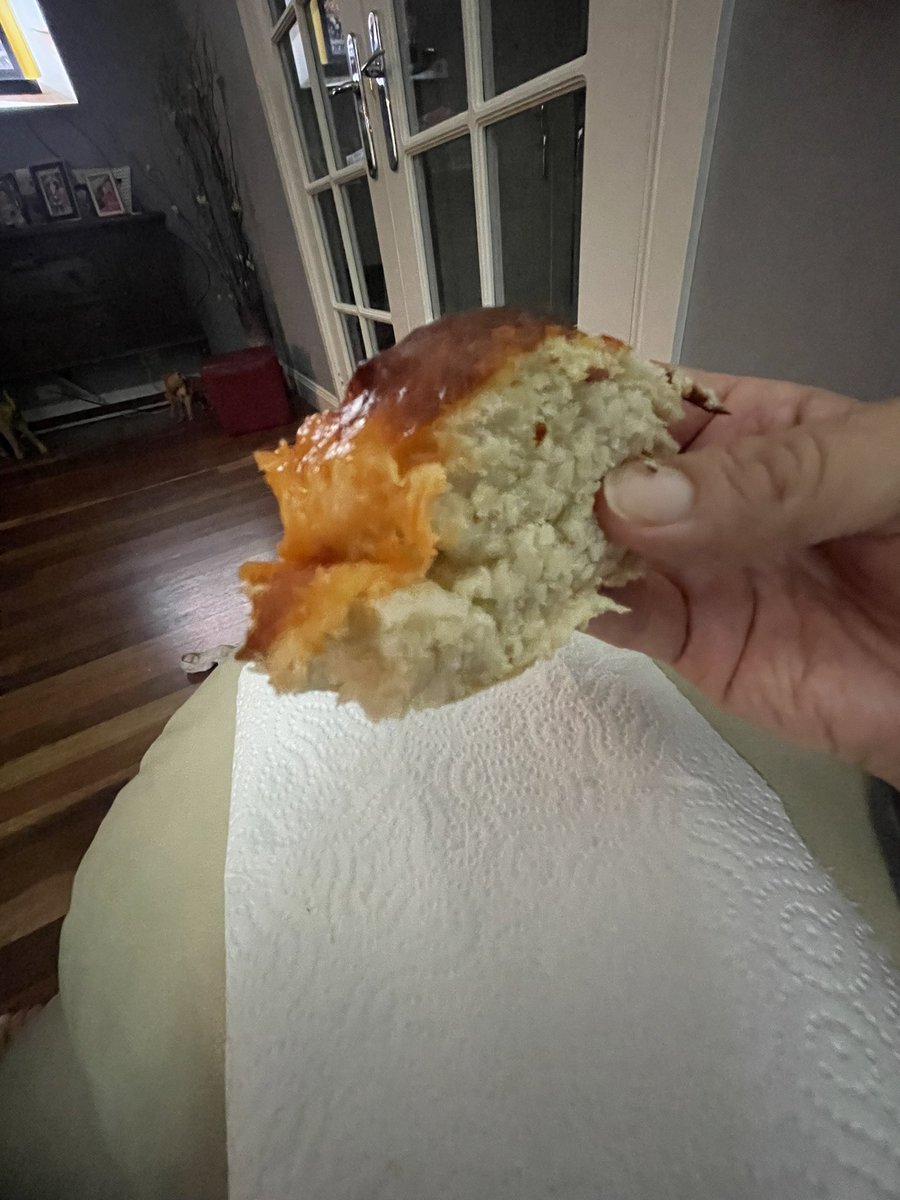dailyju5tin's tweet photo. Well the clarity of the plait didn’t turn out how I wanted but it was still yummy #plaitedbread #sweetchilli #cheddarcheese #gochujangpaste #sugar #nomnom https://t.co/AUCOBjGoCj