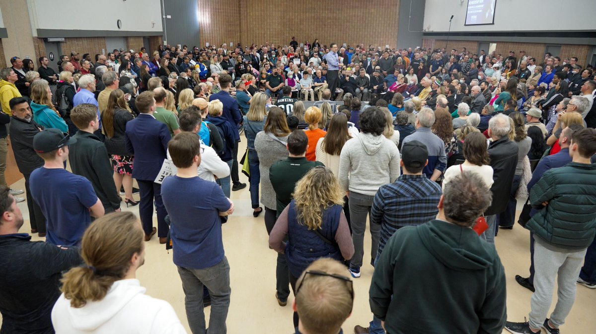 PierrePoilievre's tweet image. Thanks to the 500+ who came out in Pickering last night!

Let's stop #JustinFlation and give Canadians back control of their lives.

Become a member, so you can vote: Pierre4PM.ca/Membership