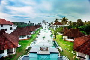 LetsGoKerala_in's tweet photo. Experience, relax and #rejuvenate soul, body and mind at a boutique luxury #resort in the midst of #Vembanad #Lake
+91 9072303030
Info@letsgokerala.in
#travelkerala #meeshapulimala #kolukkumalai #keralaindia #kerala #kumarakom #keralatourism #river #backwater #backwatersofkerala https://t.co/2hqUS3qGQU