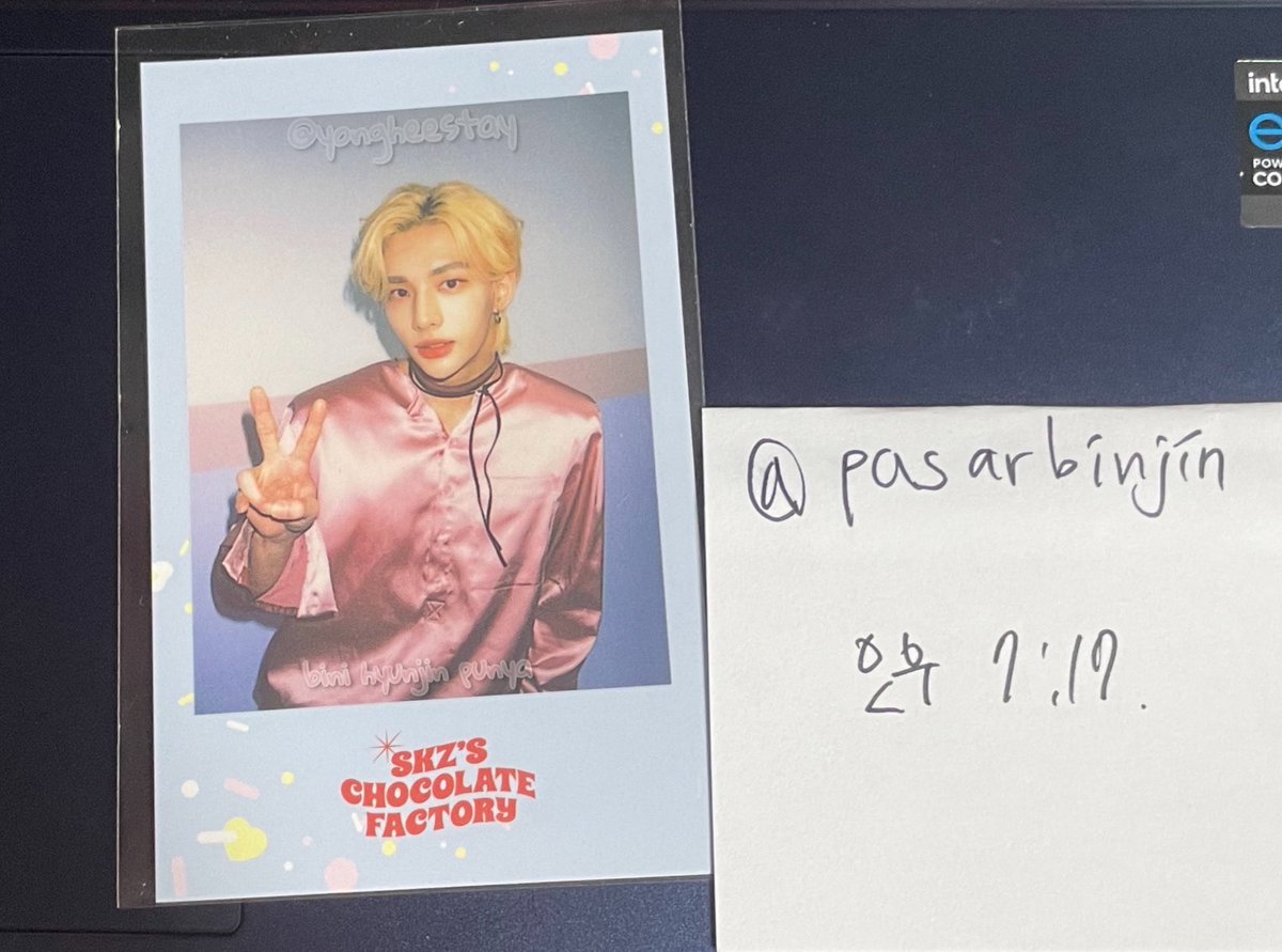 yongheestay's tweet image. #yongheeyangdo4 

another hyunjin peace kiri (?) pose choc factory pob secured! (orang punya)