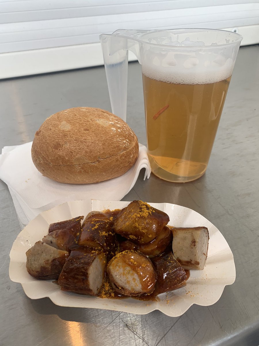 Hier word ik altijd zo blij van he! Beter kan t niet! Spieltag in Bielefeld! 😍⚽️ #groundhopping