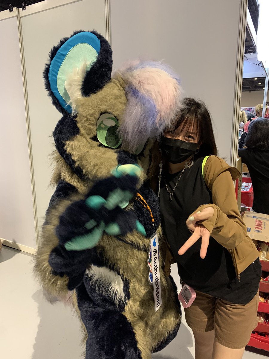 deensua's tweet photo. gyaru with a furry lol https://t.co/libC0w3Uzq