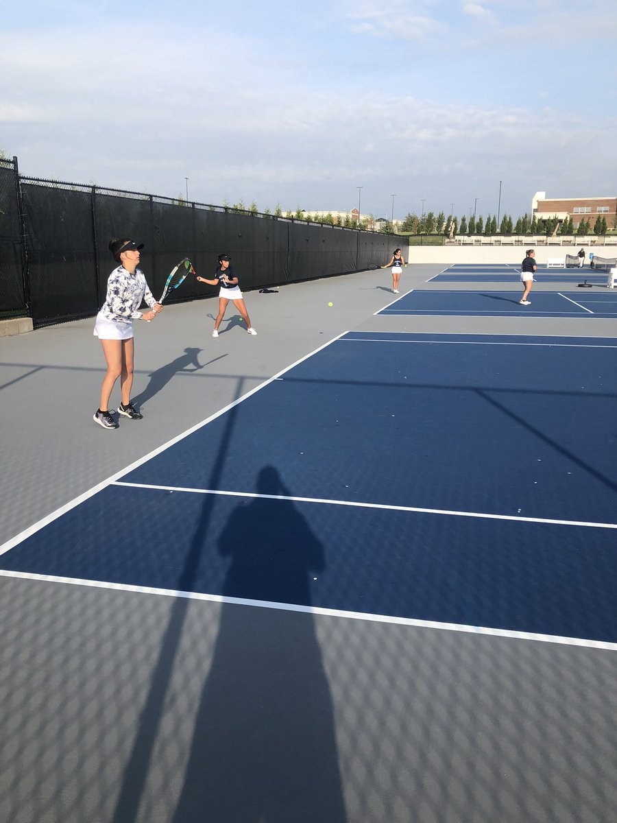 Warming up for the RSC Championship! #MightyOaks 💪🏼🎾🏆