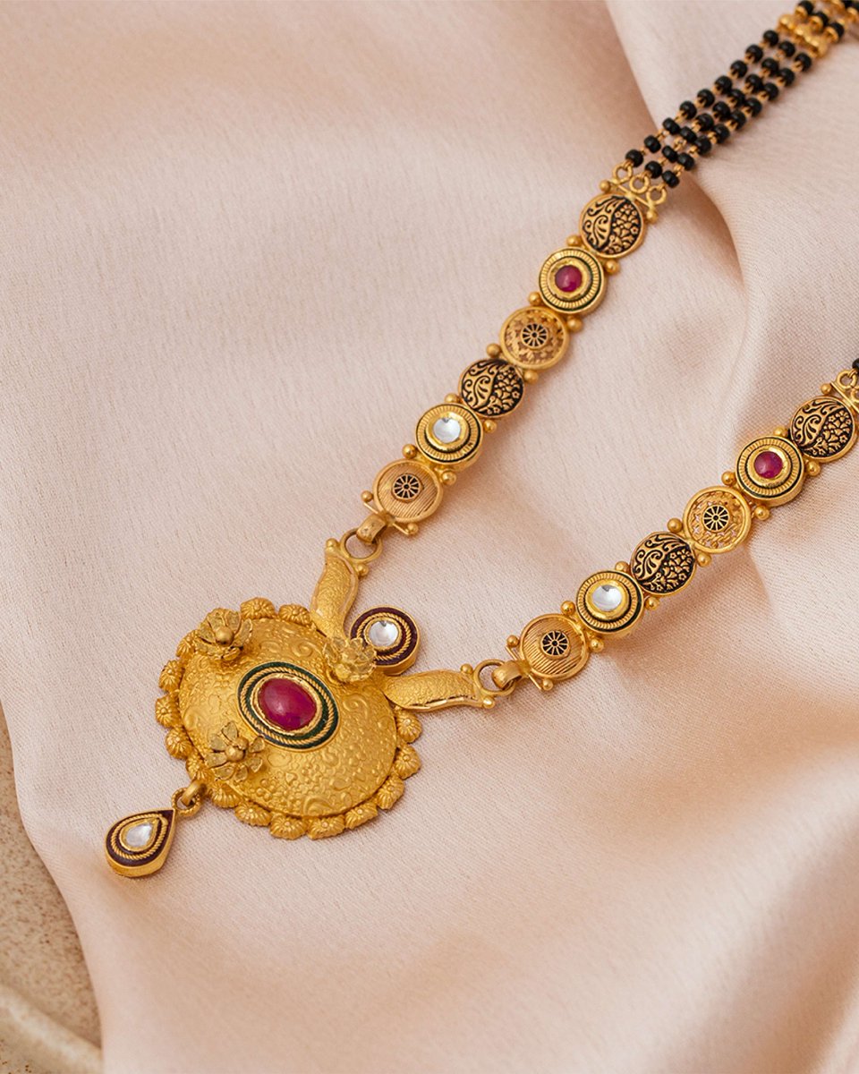 Ourparshwa's tweet photo. The most auspicious time of the year is around, adding positivity and prosperity to our life.
Buying gold items on the day of AkshayaTritiya is believed to open the doors to good luck, harmony and abundant wealth.
Visit Parshwa Jewellers to buy the gold ornaments of your choice! https://t.co/6jssMmq1Uh