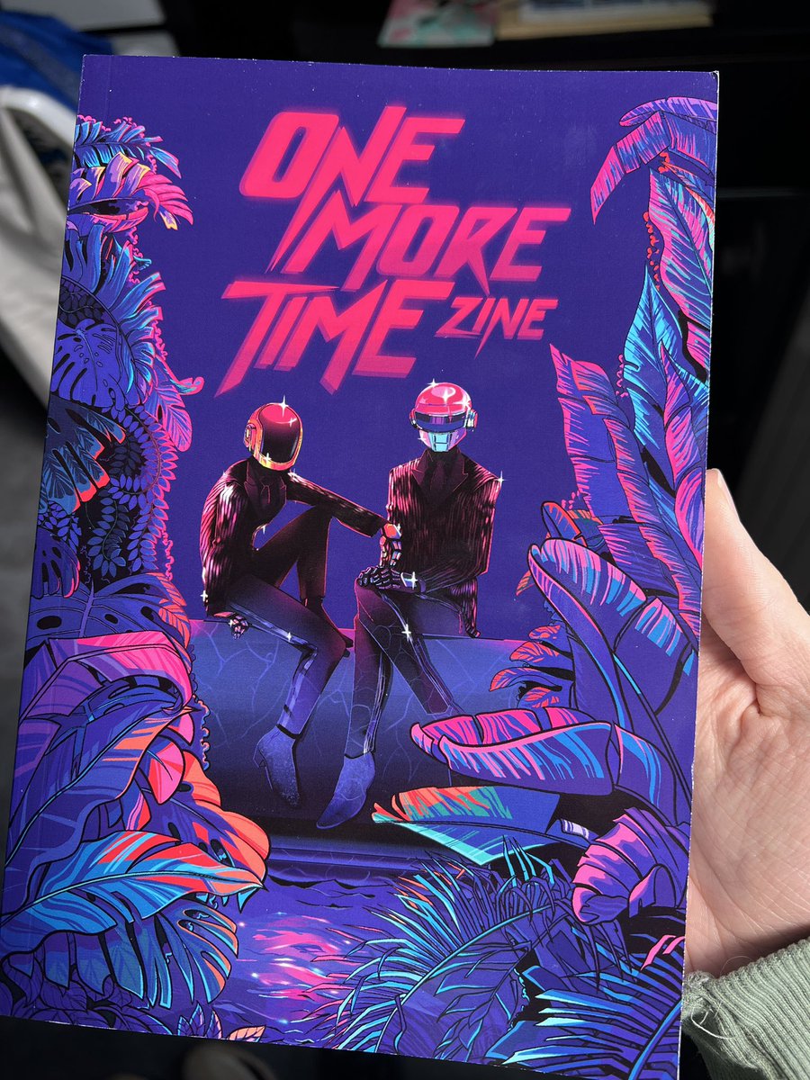 electrxma's tweet photo. hey✨😳 
I just come back to say that I received my One More Time Zine!!!! it’s looking great, I absolutely love it!! so much talented artists⁉️⁉️ congratss https://t.co/AwyeYRW4BO