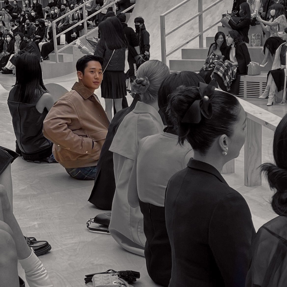 beakingzayn's tweet photo. real life kdrama moment 🤍 https://t.co/Mqe6GyCyMw