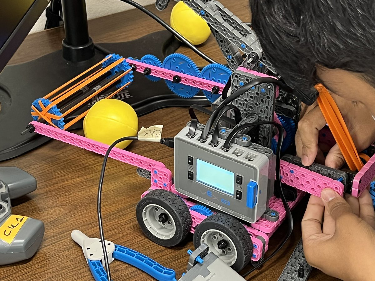 TheEdisonLab's tweet photo. The Edison Lab is just one part of the “CATE Corner” at @bushneisd  

Computers, coding, digital media, digital creation… we even have our own podcast and radio station.

#PremierIsHere #TheFutureIsHere https://t.co/rmGVbUraYF