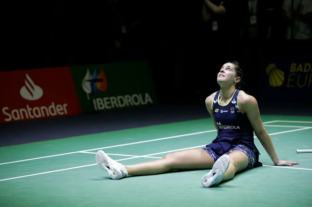 🖐🏼☝🏼 ¡HEXACAMPEONA DE EUROPA! 

🤯🏸 En su regreso a las pistas, 337 días después por su lesión, <a href="/CarolinaMarin/">Carolina Marín</a> se hace con el oro europeo en Madrid. 🥇 

¡Se nos acaban los adjetivos, Carolina! 👏🏼👏🏼

E-N-H-O-R-A-B-U-E-N-A a ti y todo tu equipo. 🔝😘

📸 @Madrid22EBC