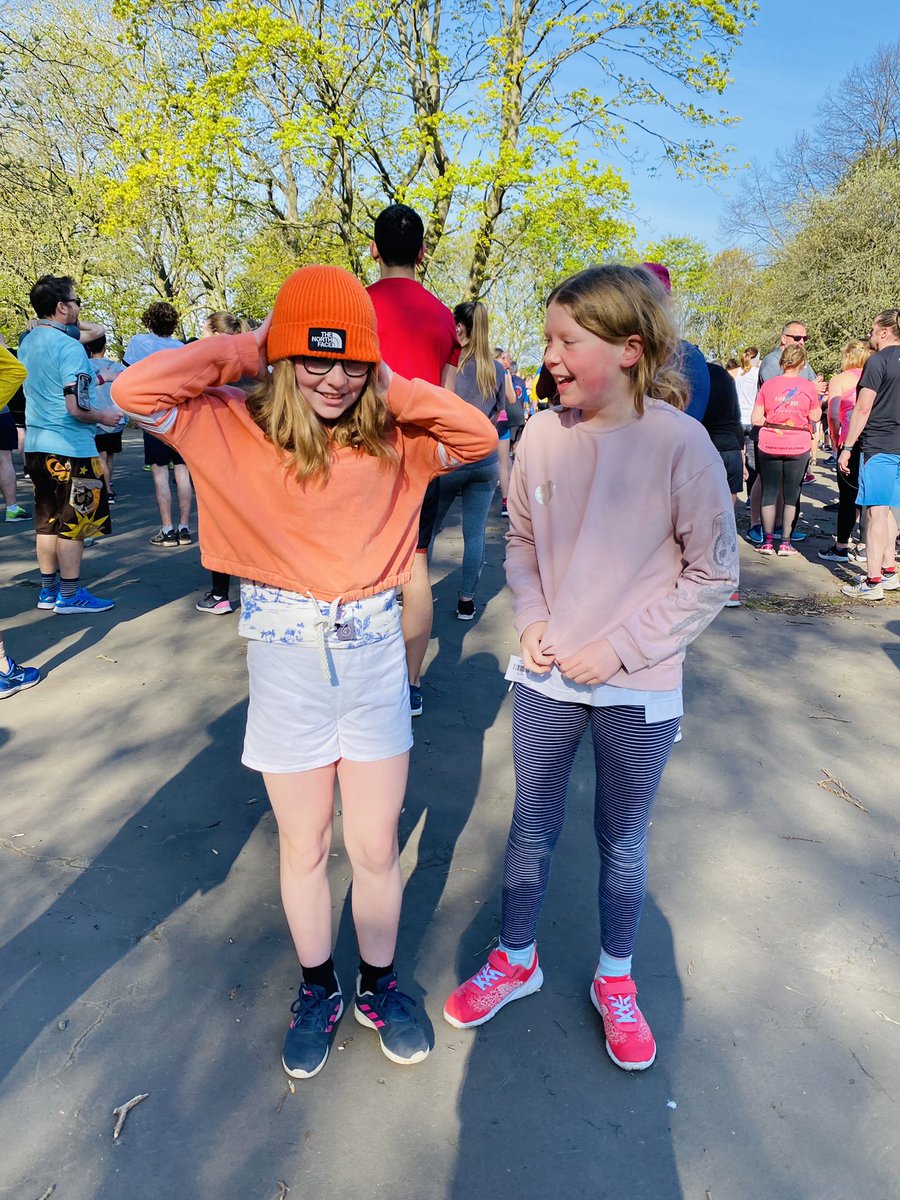 Sharing the joy of <a href="/WHMparkrun/">WoodhouseMoorparkrun</a>’s 700th with <a href="/ian_rutson/">Ian Rutson</a> &amp; our girls ⭐️🥳. Thanks to all the volunteers for making the magic happen every week💜