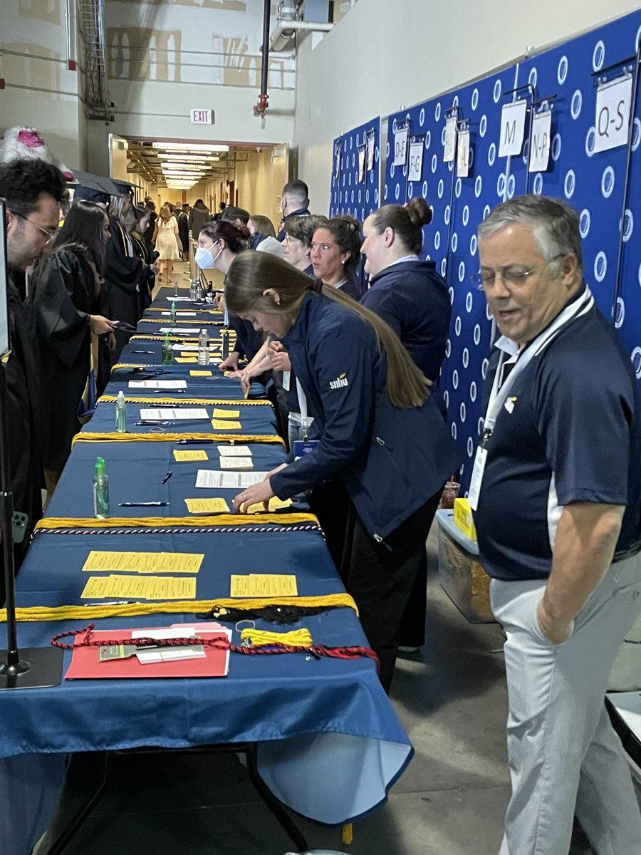 VPofSNHUdents's tweet photo. The calm before the commencement storm. Can’t wait to celebrate the class of 2022. https://t.co/QC0jiqyS8N