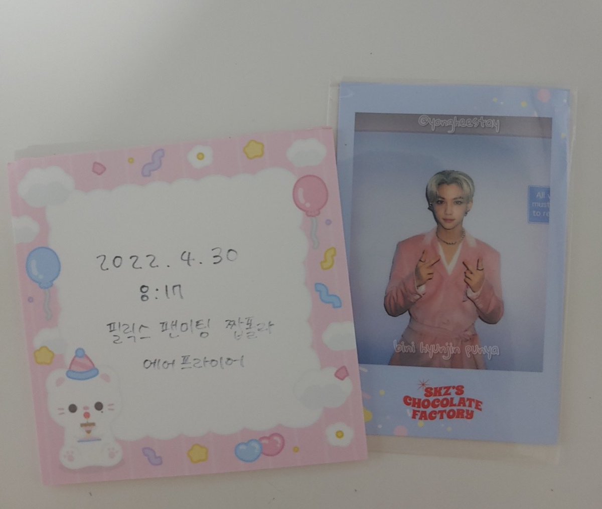 yongheestay's tweet image. #yongheeyangdo4 

felix double peace pose (?) choc factory pob secured! (orang punya) see reply for vid proof