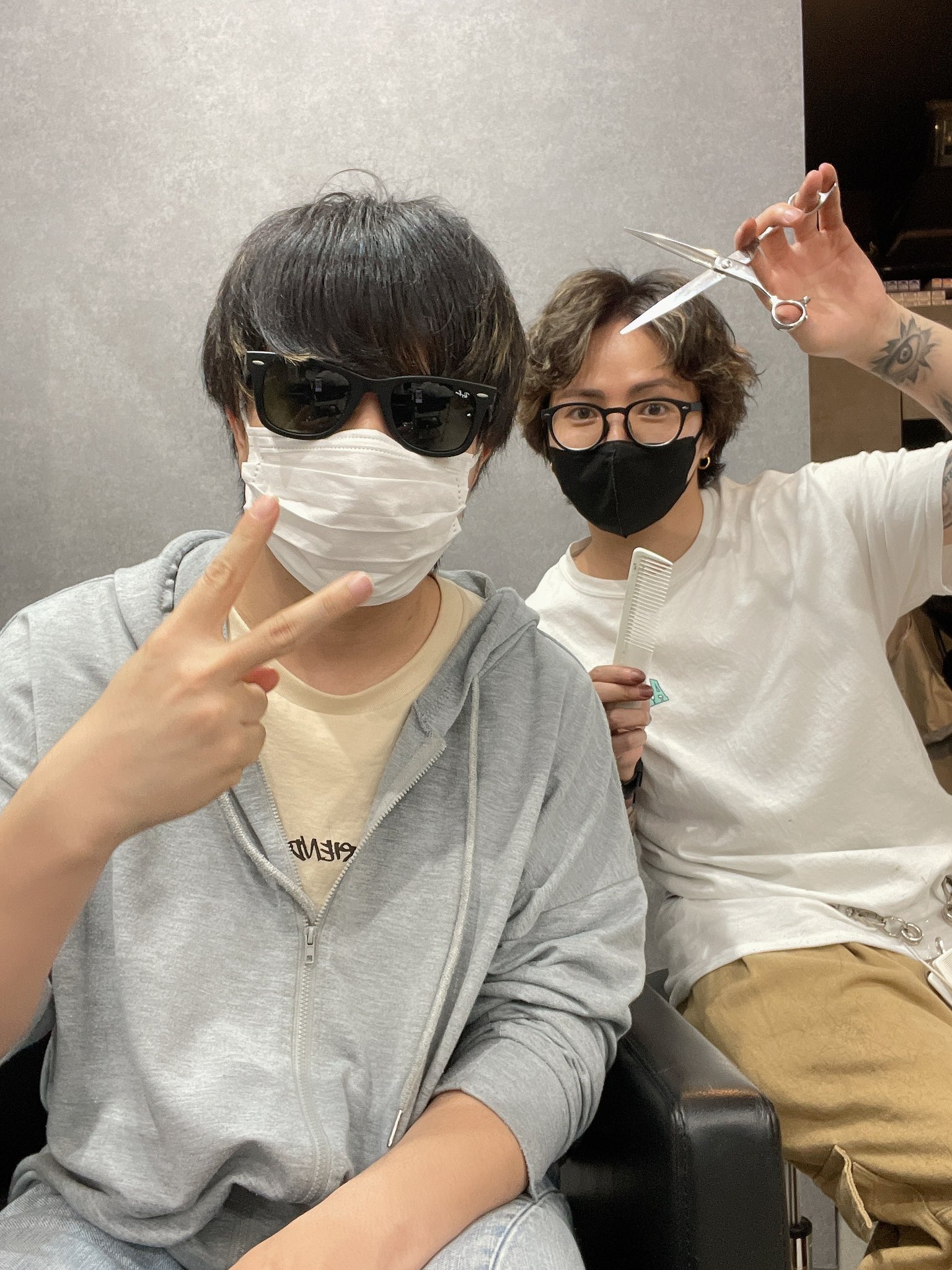 もるさん Sns総フォロワー日本一美容師 このイベント前に実は髪切ってました もこうさんの珍しい裏ピース かわいい T Co 4qoghdqfzb Twitter もるさん Sns総フォロワー日本一美容師 このイベント前に実は髪切ってました もこうさんの珍しい裏ピース かわいい T Co 4qoghdqfzb Twitter