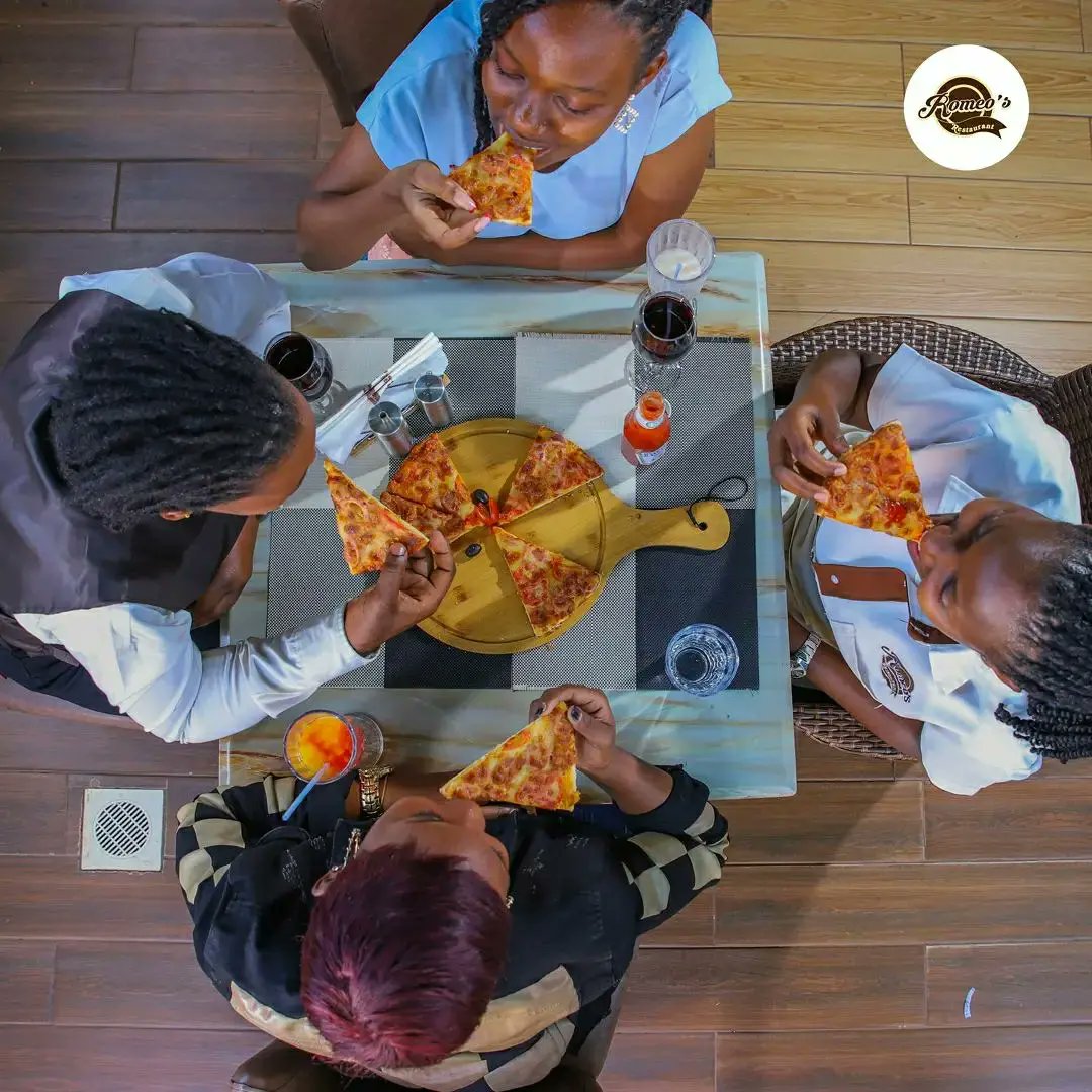 romeosdelights's tweet image. You made it to the Weekend,Tag someone you&apos;d want to share pizza with?🍕

👉Buy one get One free Today. Hurry while it lasts.😉 

#RomeosRestaurant | #pizztime | #Ntinda |
#Luzira | #Glovo | #ordertoday