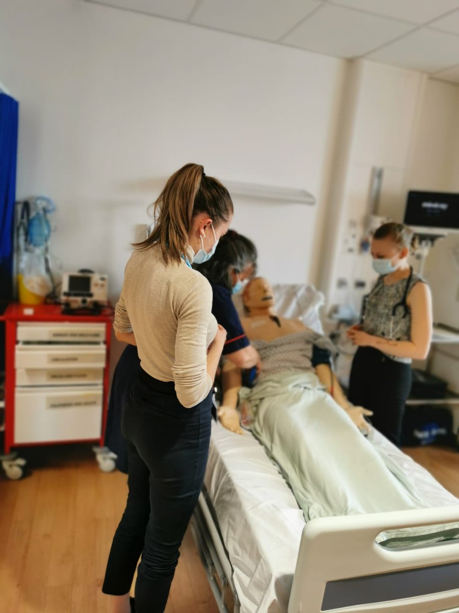 Stevebenjy's tweet image. A great SIM session run by @hh00010, @HarrisAnna2015 and Nicky Speed from @RoyalPapworth for our year 5 @Cambridge_Uni medical students. Superb way to finish the week. 

#medicalstudent #medicalsim #SIM #papworth #cambridgeuniversity