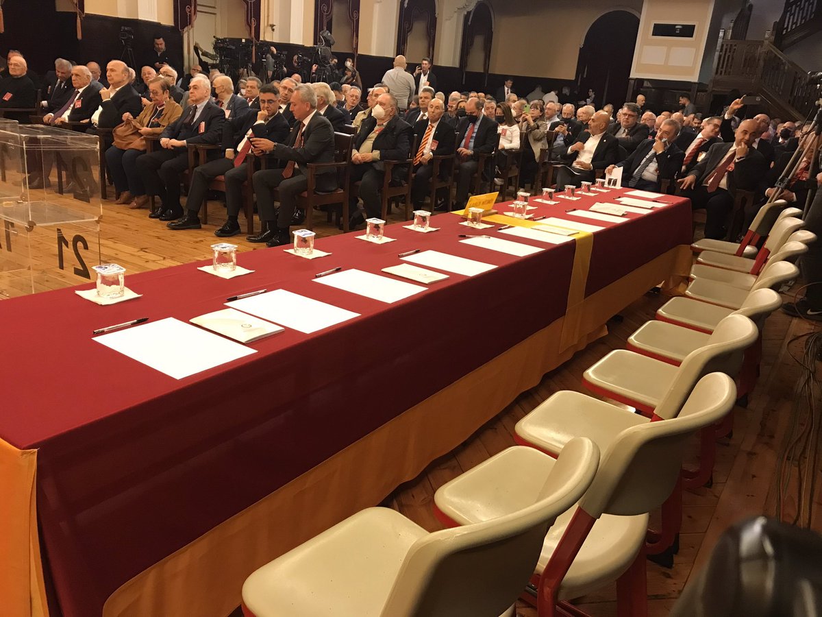 Burak Elmas ve yönetimi, Olağanüstü Divan Kurulu toplantısına katılmadı.