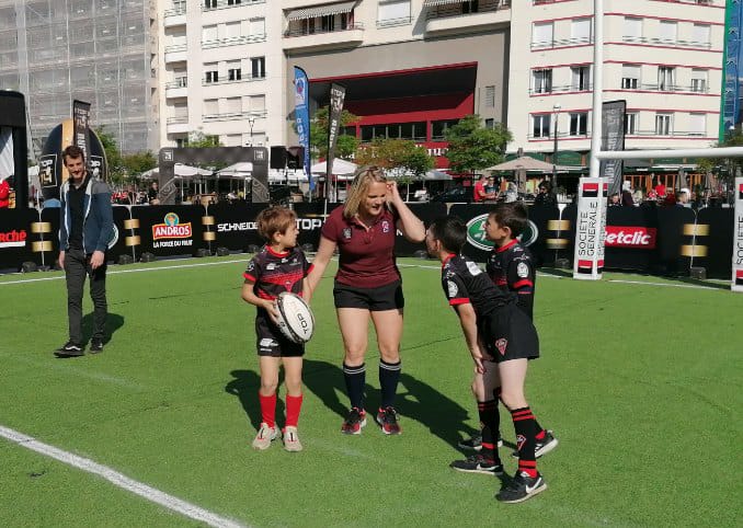 OvaleCitoyen's tweet photo. Le @top14rugby Rugby Tour est lancé à Limoges. Vous pouvez nous rejoindre sur le "Corner Emploi" avec @LNRofficiel et sur le terrain pour du rugby inclusif avec @JulienPierre4 et @PElhorga https://t.co/7wRDej6bpo